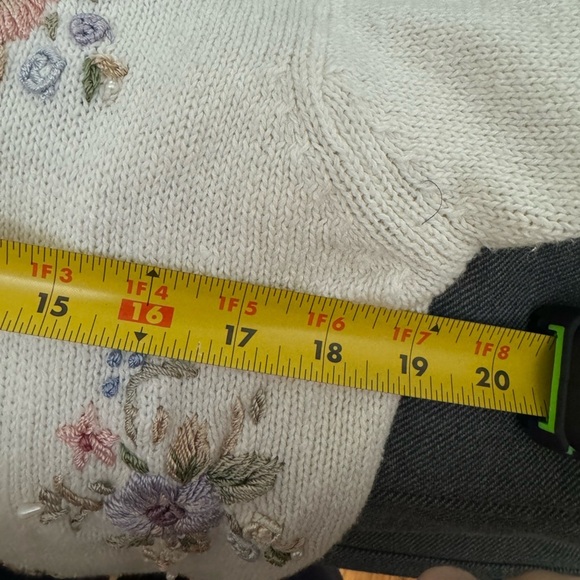 VTG Floral Embroidered Beaded Grannycore Women Collared Button Up Sweater Cream - Picture 13 of 14